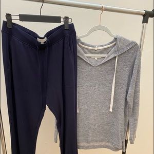 Lou & Grey signature soft navy sweat pants size small